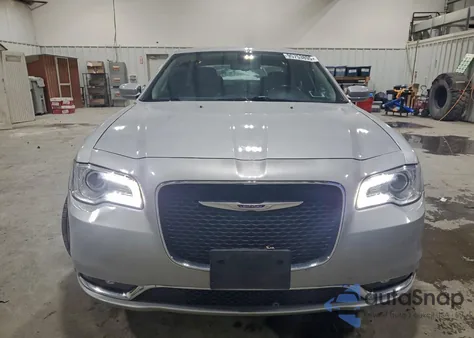 2020 Chrysler 300 Touring z USA, uszkodzony, nr VIN 2C3CCARG2LH169015